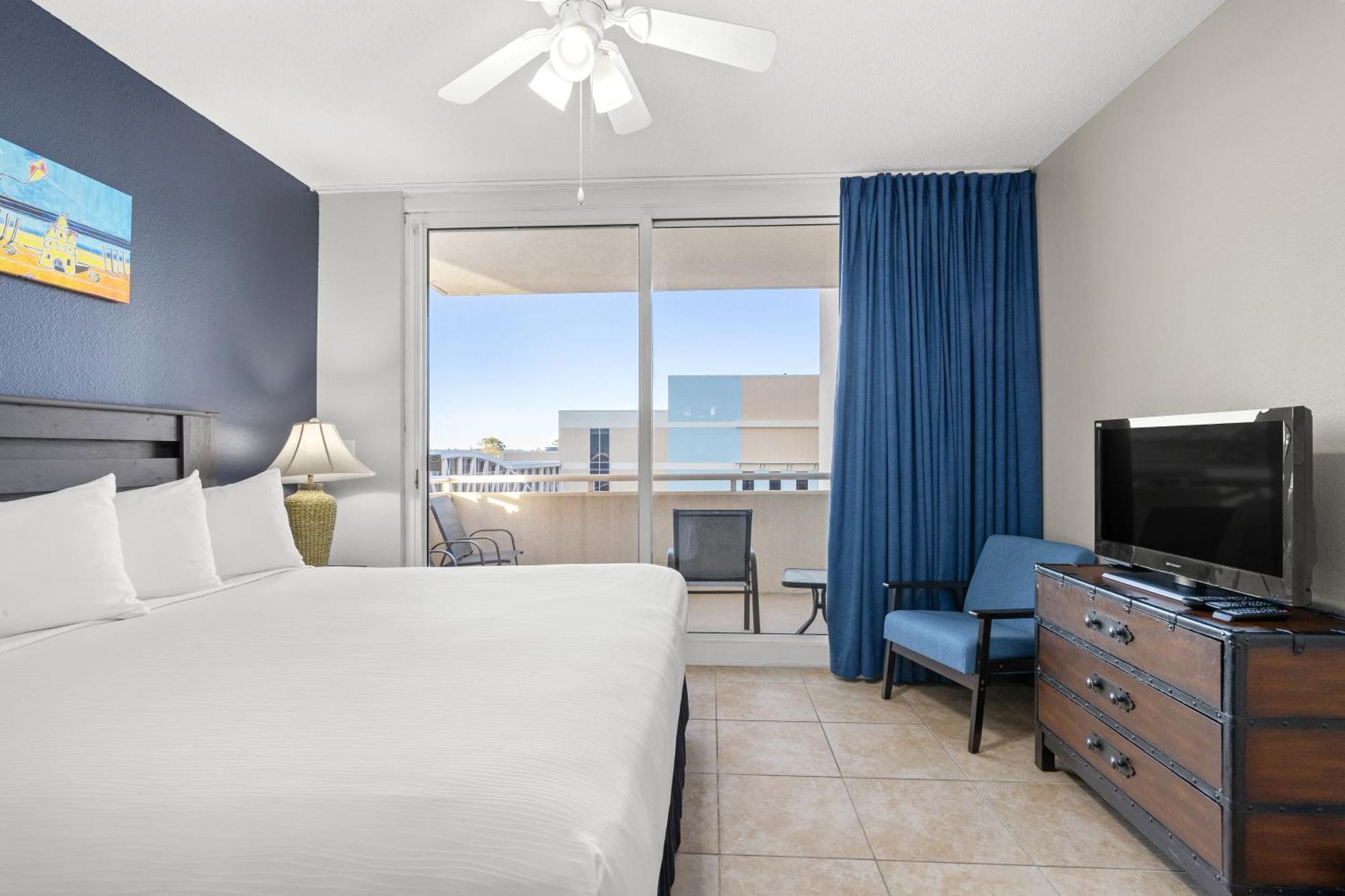Official Majestic Beach Resort - Over 60 Units - All Ocean Front, Panama City Beach, Fl الغرفة الصورة
