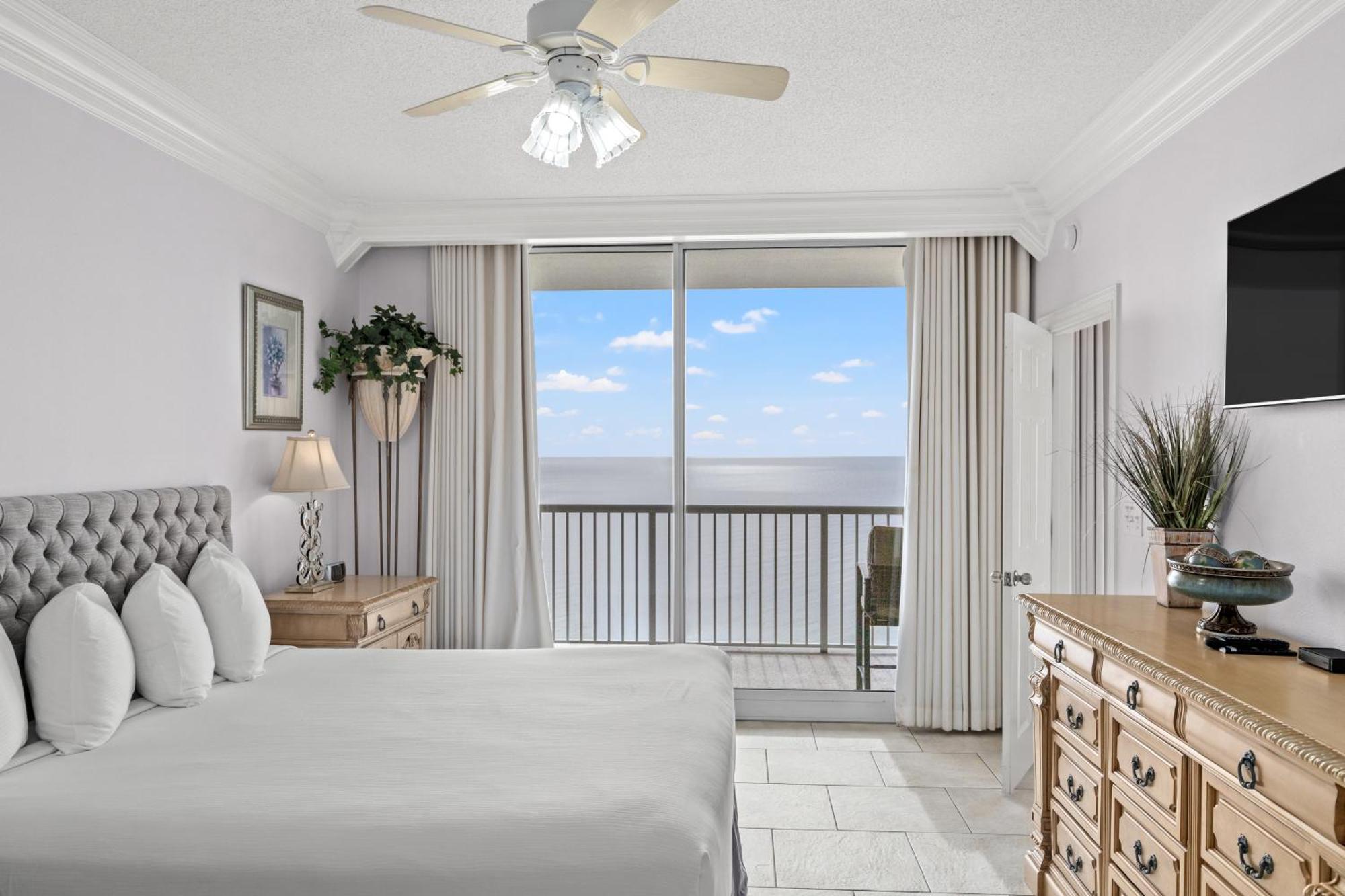 Official Majestic Beach Resort - Over 60 Units - All Ocean Front, Panama City Beach, Fl الغرفة الصورة