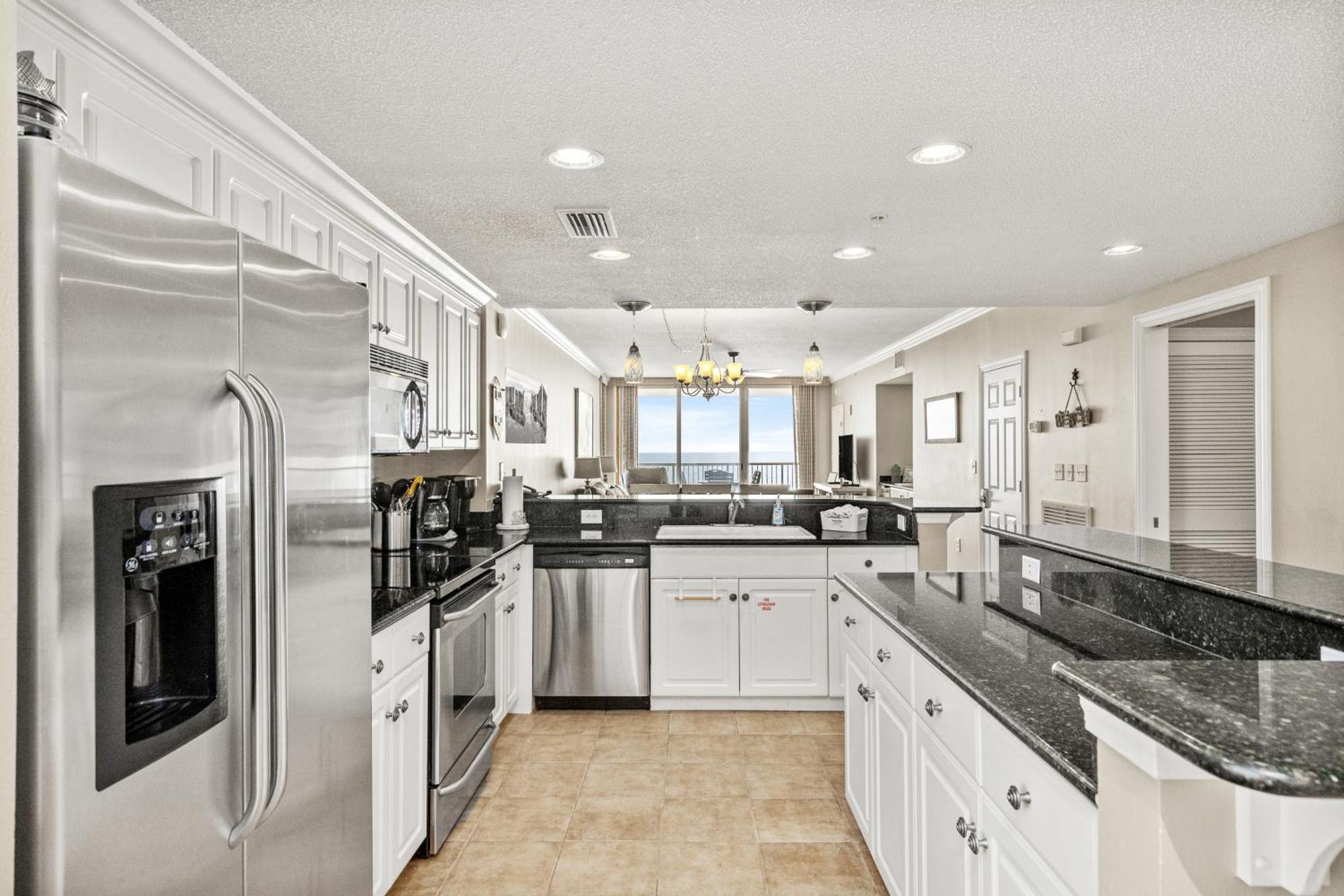 Official Majestic Beach Resort - Over 60 Units - All Ocean Front, Panama City Beach, Fl الغرفة الصورة